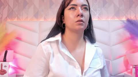 ari_lynn_ online show from 05/06/26, 12:54