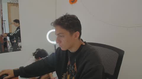 Snapshot of aria_arthur chatting on 10/12/25, 02:05 aria_arthur online show from 10/12/25, 02:05