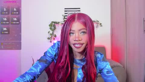 Snapshot of aria_brown_19 chatting on 10/17/25, 12:47 ARIA online show from 10/17/25, 12:47