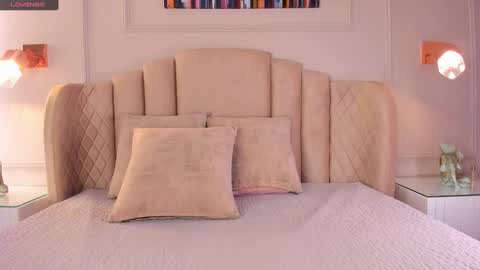 Snapshot of aria_greco chatting on 01/09/25, 02:43 Aria  online show from 01/09/25, 02:43