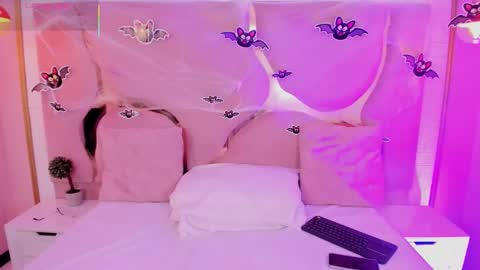 Snapshot of aria_joness_ chatting on 10/22/25, 01:11 Aria Jones online show from 10/22/25, 01:11