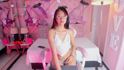 Snapshot of aria_joness_ chatting on 10/27/25, 01:04 Aria Jones online show from 10/27/25, 01:04