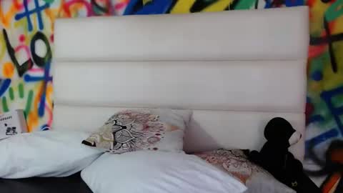 Snapshot of aria_martiin chatting on 12/27/24, 12:01 aria online show from 12/27/24, 12:01