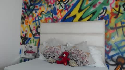 Snapshot of aria_martiin chatting on 01/24/25, 11:26 aria online show from 01/24/25, 11:26