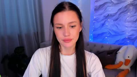 aria_mila online show from 04/27/26, 11:08