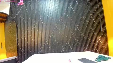 Aria Millers  online show from 09/19/25, 11:44