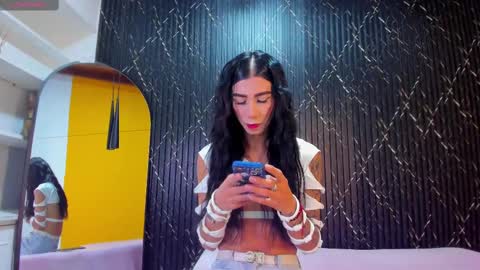 Aria Millers  online show from 10/04/25, 12:03