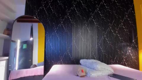 Aria Millers  online show from 10/31/25, 11:22