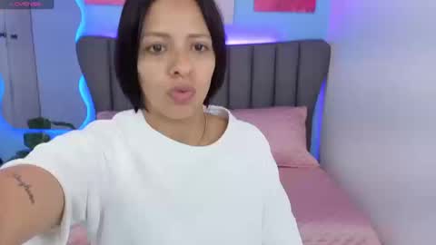 Snapshot of aria_russo chatting on 11/14/25, 03:11 Aria online show from 11/14/25, 03:11