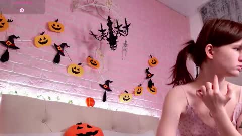 Your Arianna online show from 10/19/25, 04:57