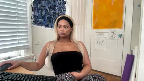 Snapshot of ariaatelier chatting on 01/06/26, 10:12 Aria Atelier online show from 01/06/26, 10:12