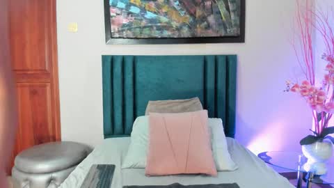 AriadnaHolt online show from 11/09/25, 02:15