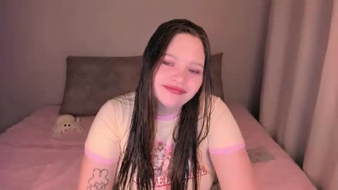 Snapshot of arialane_ chatting on 10/18/25, 07:25 Aria online show from 10/18/25, 07:25