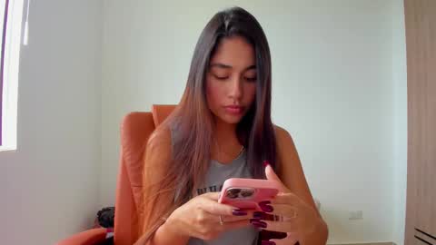 Snapshot of ariamontgomeryyy chatting on 10/18/25, 04:41 Aria Montgomery online show from 10/18/25, 04:41