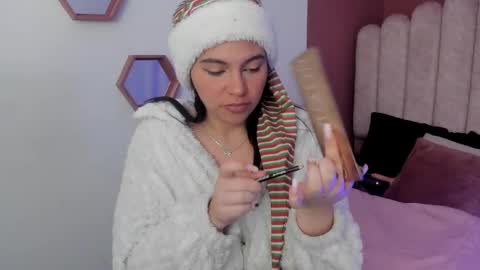 ariana__clauss online show from 12/15/25, 07:51