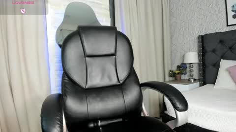 Snapshot of ariana__rosse chatting on 05/02/26, 03:00 Ari online show from 05/02/26, 03:00
