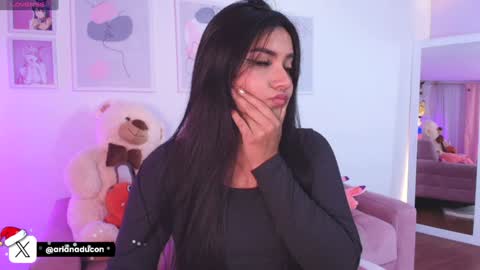 Snapshot of ariana_bae_ chatting on 12/24/24, 12:22 online show from 12/24/24, 12:22