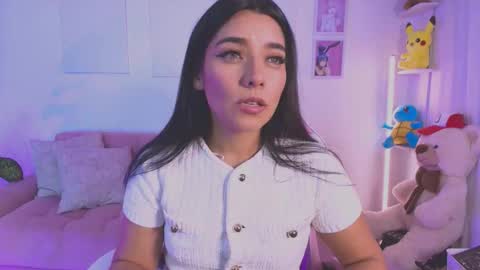 Snapshot of ariana_bae_ chatting on 09/15/25, 03:50 online show from 09/15/25, 03:50