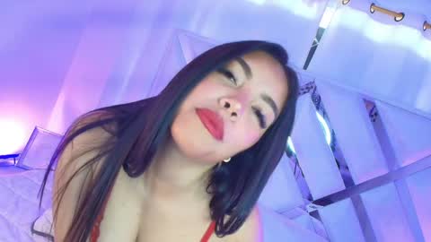 Snapshot of ariana_castillo__ chatting on 04/15/26, 01:29 ariana_castillo__ online show from 04/15/26, 01:29