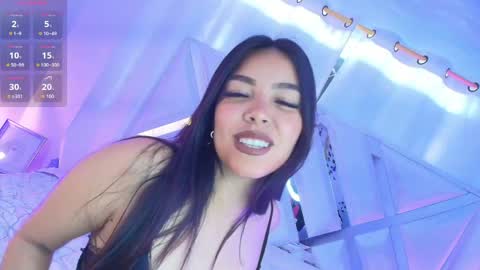 Snapshot of ariana_castillo__ chatting on 04/20/26, 01:03 ariana_castillo__ online show from 04/20/26, 01:03