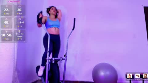 Snapshot of ariana_castillo__ chatting on 05/04/26, 01:18 ariana_castillo__ online show from 05/04/26, 01:18