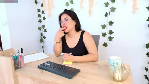 Snapshot of ariana_castillo__ chatting on 05/05/26, 01:08 ariana_castillo__ online show from 05/05/26, 01:08