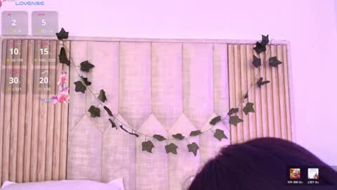 Snapshot of ariana_castillo__ chatting on 05/07/26, 01:27 ariana_castillo__ online show from 05/07/26, 01:27