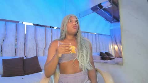 ariana_grande233 online show from 05/02/26, 11:37