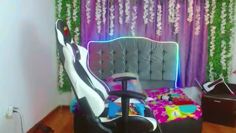 Snapshot of ariana_lopez22 chatting on 09/14/25, 03:27 Ariana online show from 09/14/25, 03:27