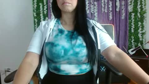 Snapshot of ariana_lopez22 chatting on 09/18/25, 04:47 Ariana online show from 09/18/25, 04:47