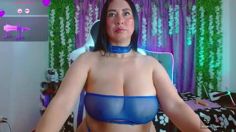 Snapshot of ariana_lopez22 chatting on 11/08/25, 05:12 Ariana online show from 11/08/25, 05:12