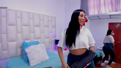 Snapshot of ariana_rouse_ chatting on 03/04/25, 04:20 ariana online show from 03/04/25, 04:20