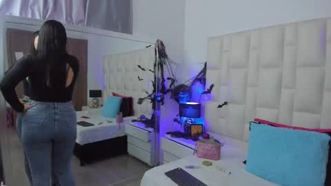 Snapshot of ariana_rouse_ chatting on 10/22/25, 05:02 ariana online show from 10/22/25, 05:02