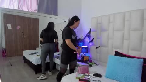 Snapshot of ariana_rouse_ chatting on 10/23/25, 05:01 ariana online show from 10/23/25, 05:01