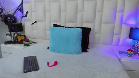 Snapshot of ariana_rouse_ chatting on 10/24/25, 05:09 ariana online show from 10/24/25, 05:09