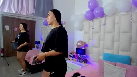 Snapshot of ariana_rouse_ chatting on 11/06/25, 04:52 ariana online show from 11/06/25, 04:52