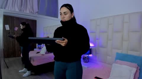 Snapshot of ariana_rouse_ chatting on 11/27/25, 05:59 ariana online show from 11/27/25, 05:59