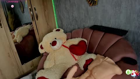 Snapshot of ariana_valdirii chatting on 02/24/25, 03:53 cristina online show from 02/24/25, 03:53