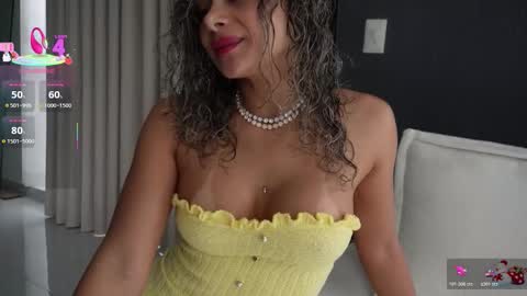 Snapshot of ariana_valdirii chatting on 11/27/25, 01:57 cristina online show from 11/27/25, 01:57