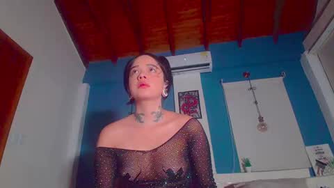 Snapshot of ariana_whitee chatting on 09/18/25, 01:40 ariana_whitee online show from 09/18/25, 01:40