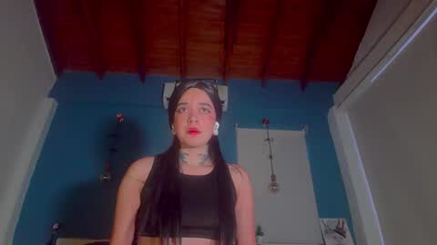 Snapshot of ariana_whitee chatting on 10/04/25, 11:19 ariana_whitee online show from 10/04/25, 11:19