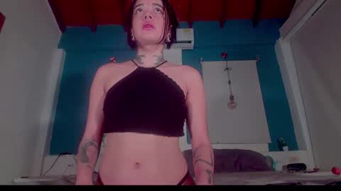 Snapshot of ariana_whitee chatting on 10/30/25, 04:47 ariana_whitee online show from 10/30/25, 04:47