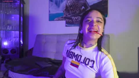ariana_whitee online show from 05/17/26, 07:50