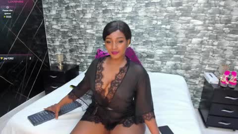 Ariana online show from 12/31/24, 04:04