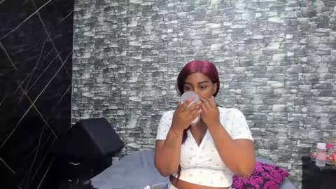 Ariana online show from 10/18/25, 12:06