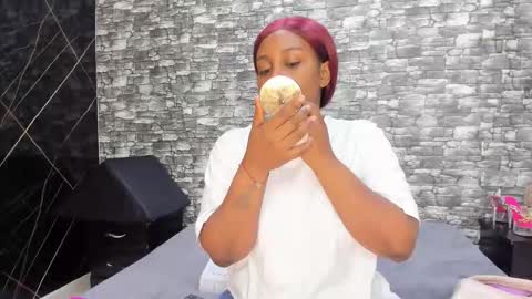 Ariana online show from 10/23/25, 12:04