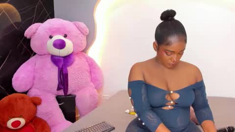 Snapshot of arianaablack chatting on 05/13/26, 12:35 Ariana online show from 05/13/26, 12:35