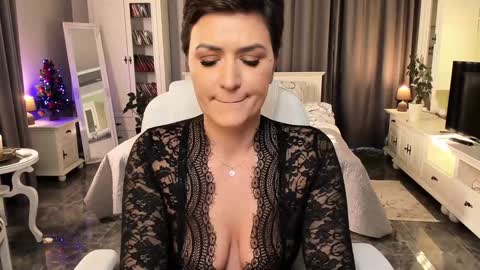 Ana online show from 12/17/24, 12:33