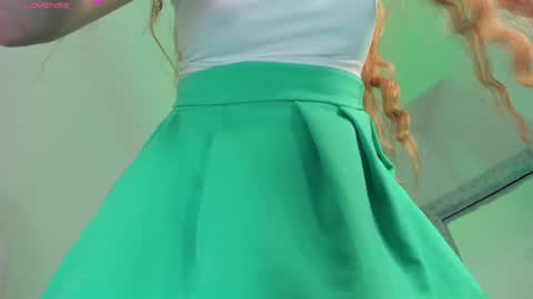 Snapshot of arianna_gren chatting on 12/27/24, 10:59 Arianna online show from 12/27/24, 10:59