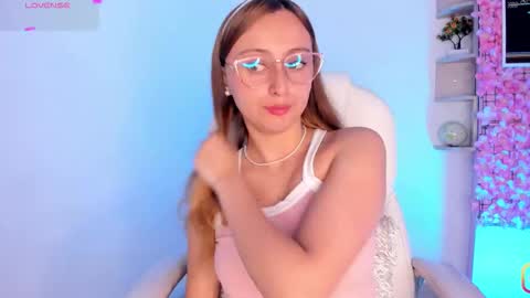 Snapshot of arianna_gren chatting on 10/10/25, 05:01 Arianna online show from 10/10/25, 05:01